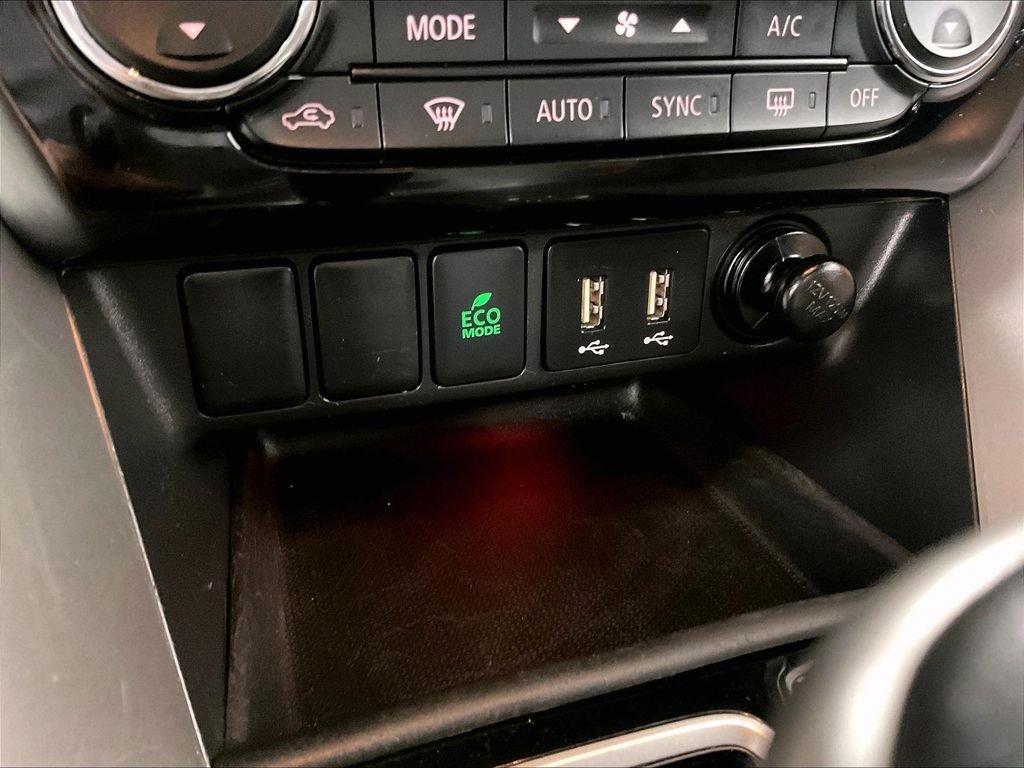 Used 2024 Silver Mitsubishi SE image 26