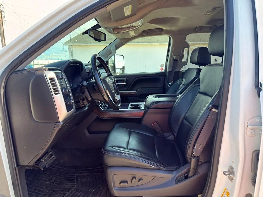 Used 2016 White GMC SLT image 2