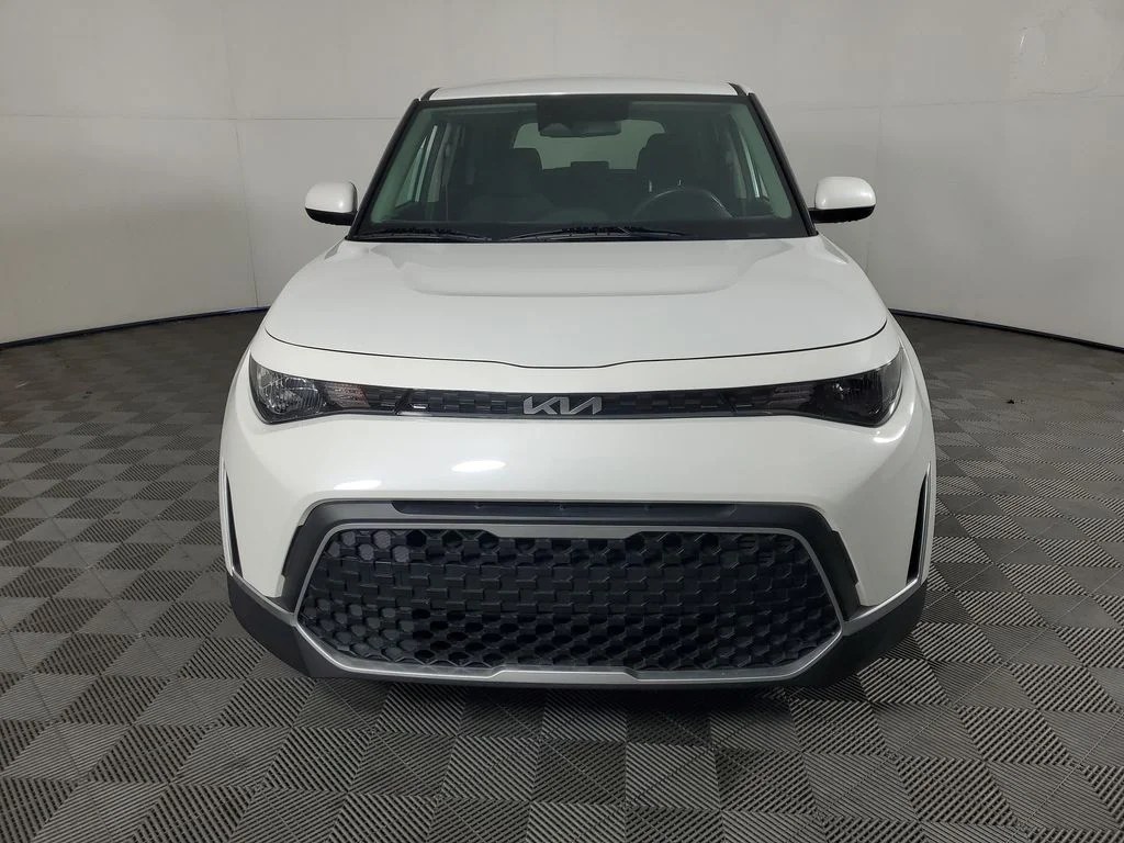 Used 2025 White Kia LX image 9