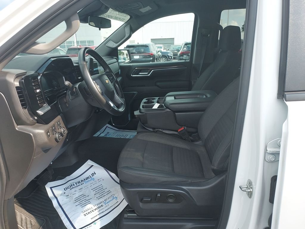Used 2025 White Chevrolet LT image 13