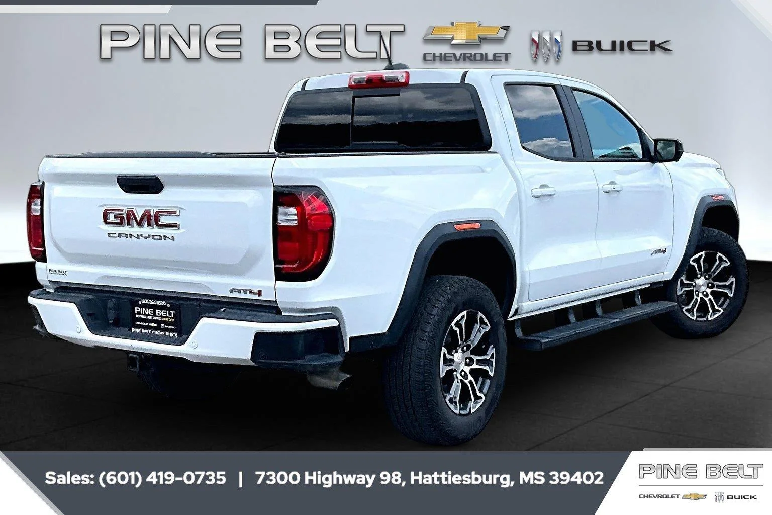 Used 2023 SUMMIT WHITE GMC 4WD AT4 image 12