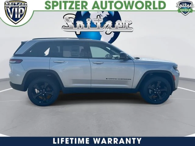 New 2026 Silver Zynith Exterior Paint Jeep Limited image 10