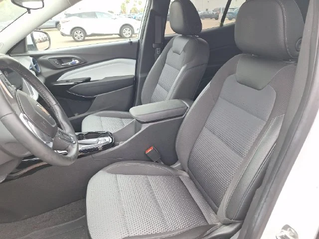 Used 2025 White Chevrolet LT image 9