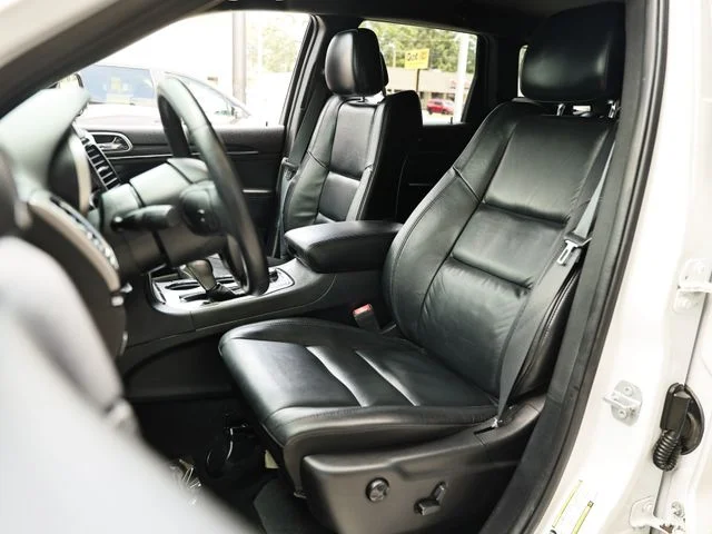 Used 2019 Bright White Clearcoat Jeep Limited image 20