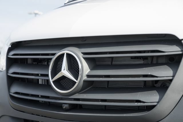 New 2026 Arctic White Mercedes-Benz Cargo 144 WB image 53