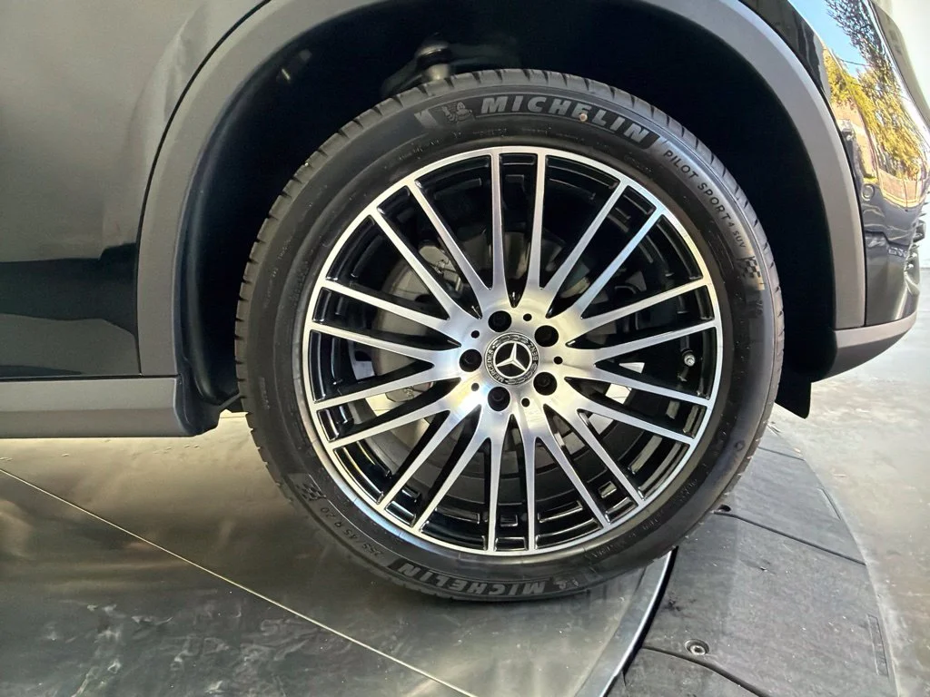 New 2027 Black Mercedes-Benz GLC 300 image 9