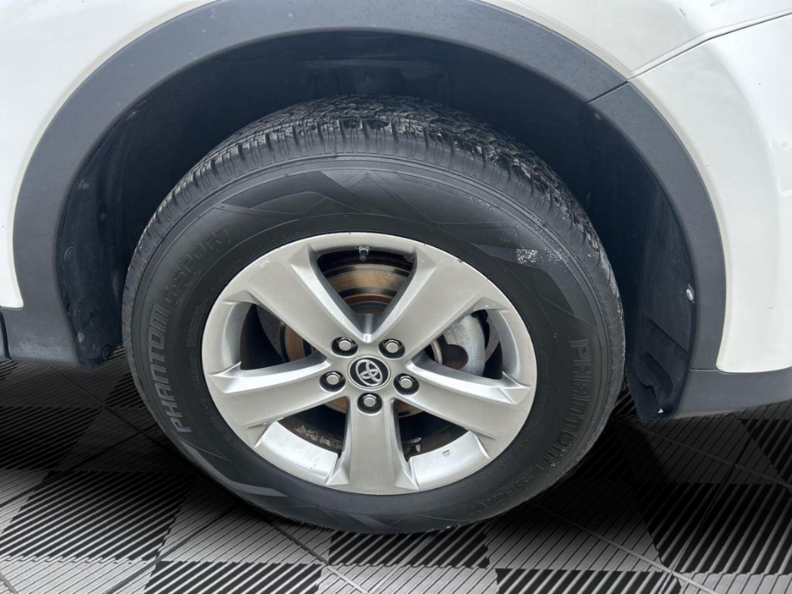 Used 2015 Toyota RAV4 XLE with VIN 2T3WFREV8FW191687 for sale in Kansas City