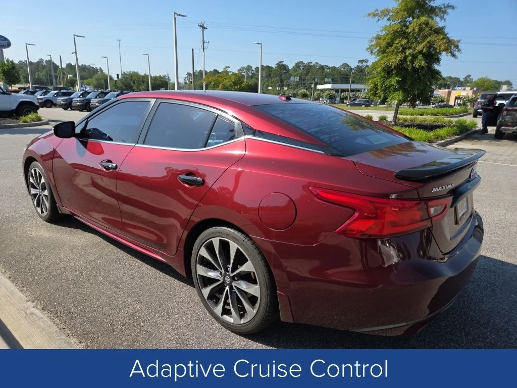 Used 2017 Red Nissan SR image 6