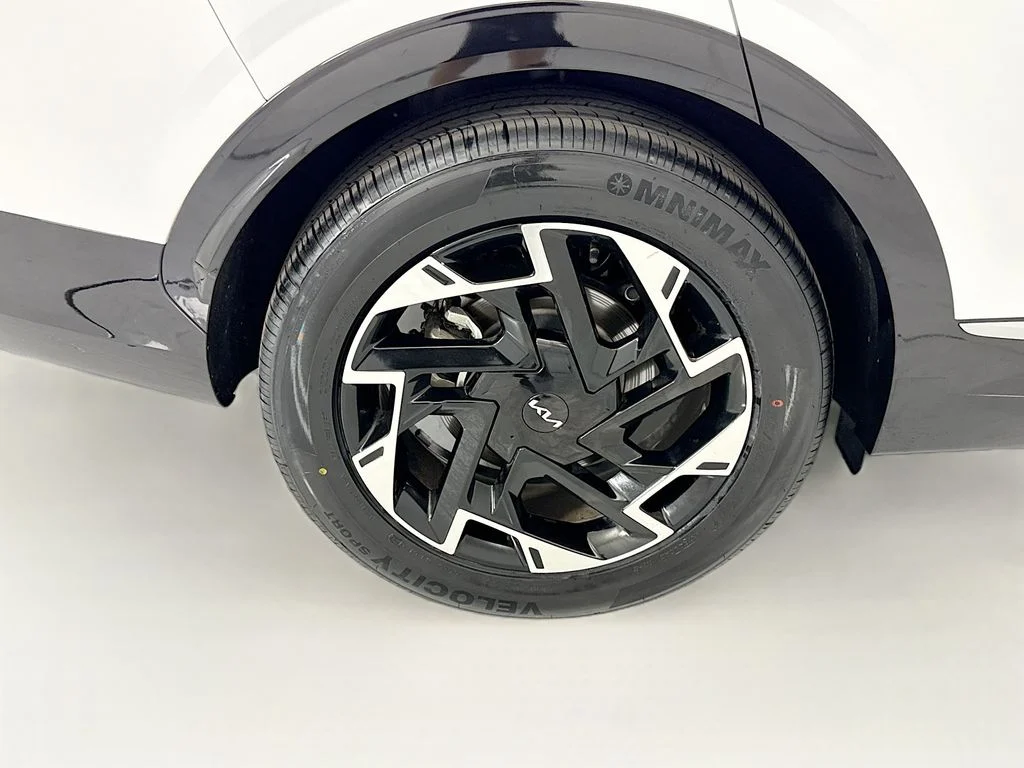 Used 2023 White Kia SX-Prestige image 32