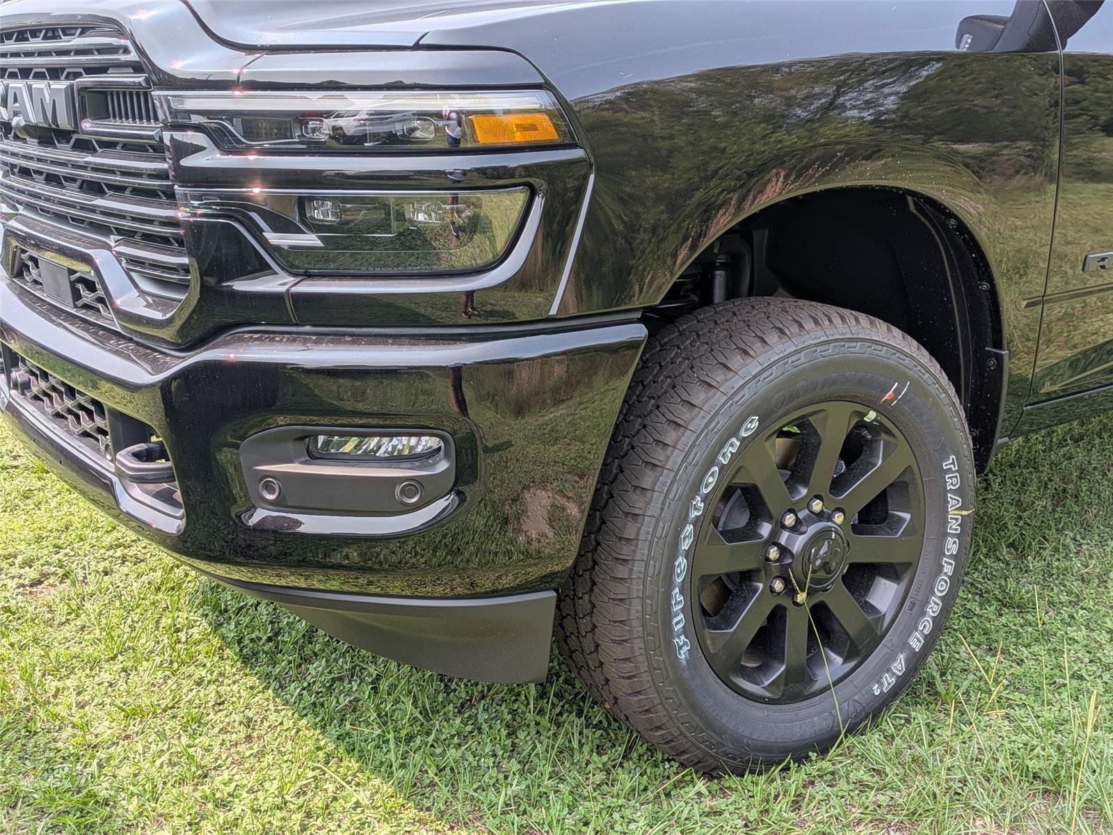 New 2026 Diamond Black Crystal Pearl-Coat Exterior Paint RAM Laramie image 3