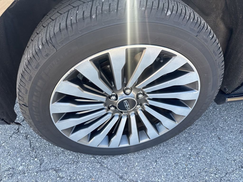 Used 2019 Black Metallic Lincoln Reserve image 14