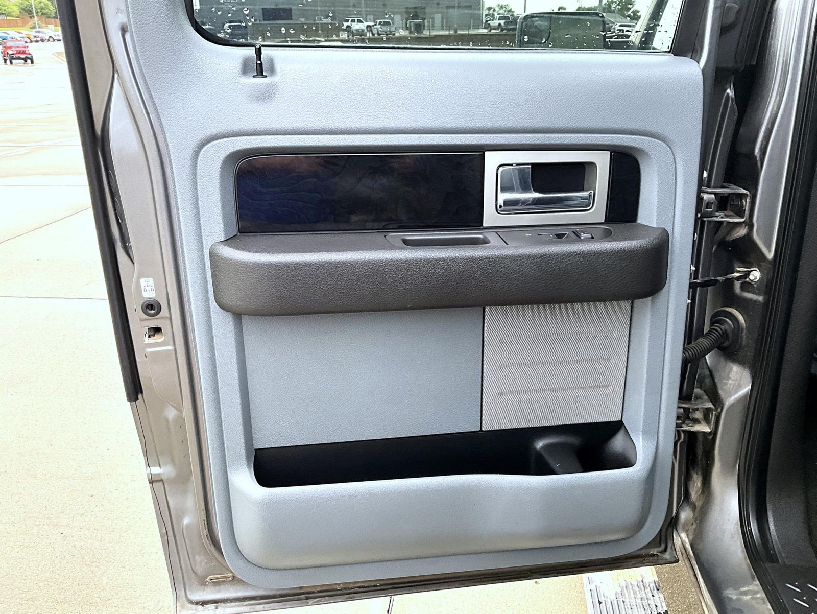 Used 2011 Gray Ford Platinum image 21