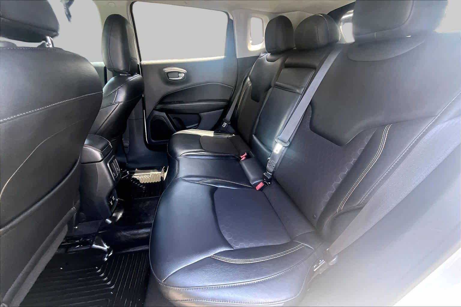 Used 2018 White Clearcoat Jeep Latitude image 21