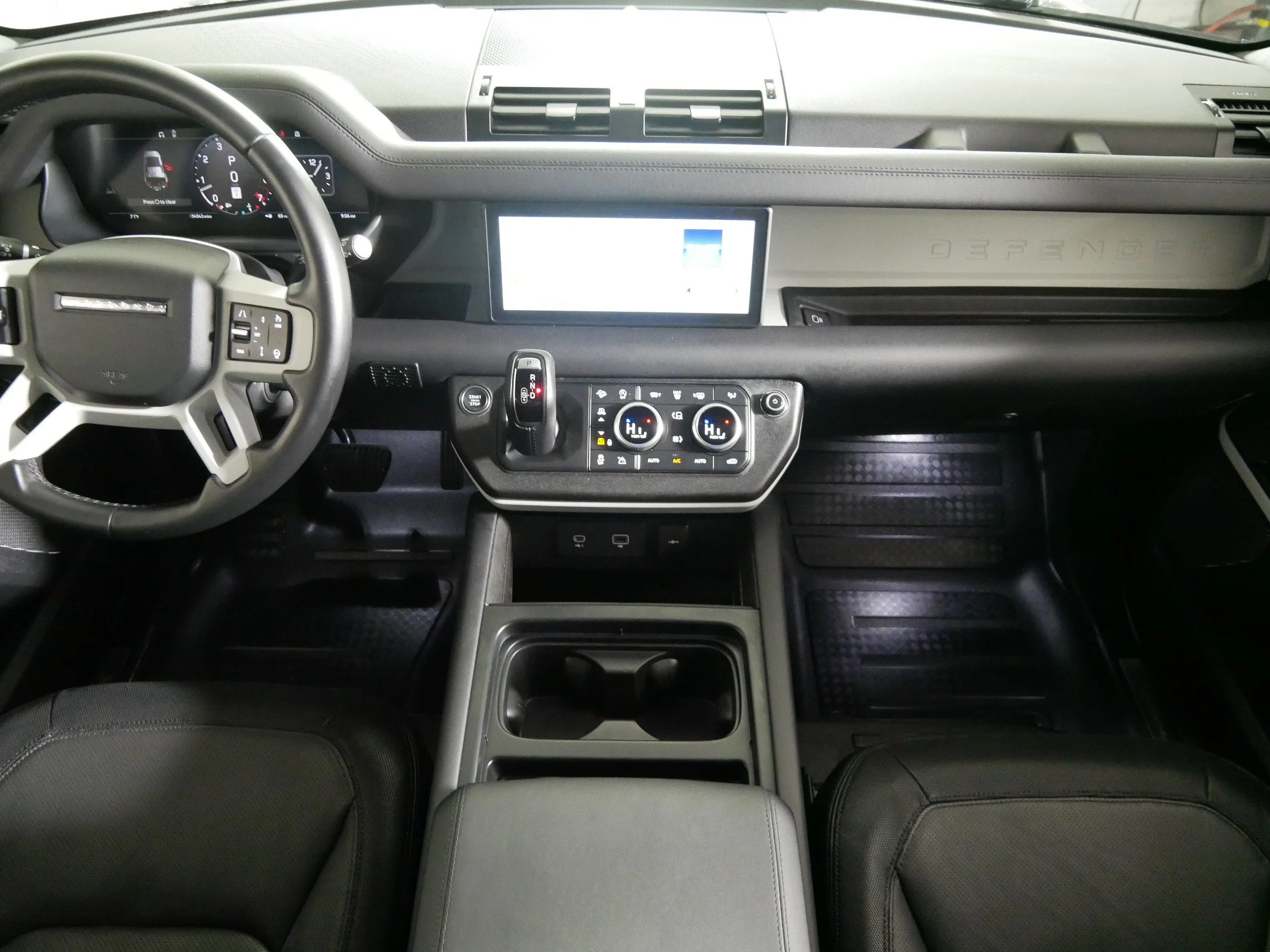 Used 2024 BRONZE Land Rover X-Dynamic SE image 10