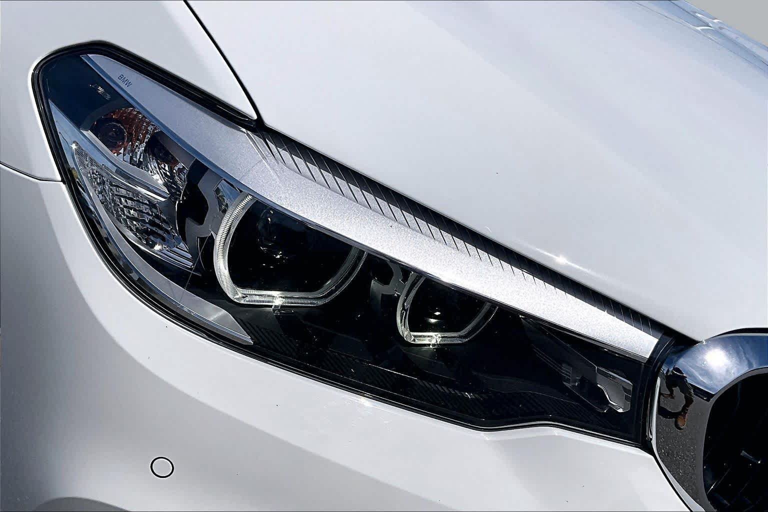 Used 2019 Alpine White BMW 540i xDrive image 26