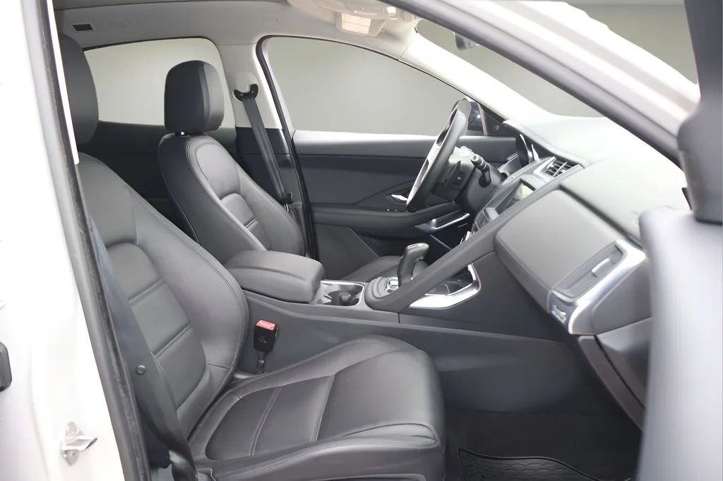 Used 2019 Gray Jaguar SE image 17