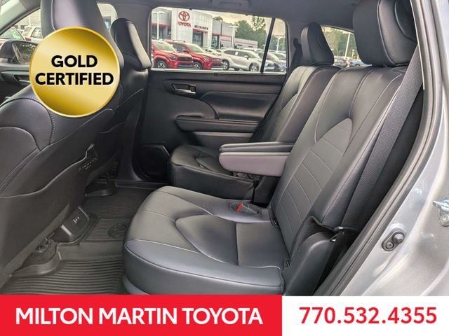 Certified Used 2025  Toyota XLE image 16