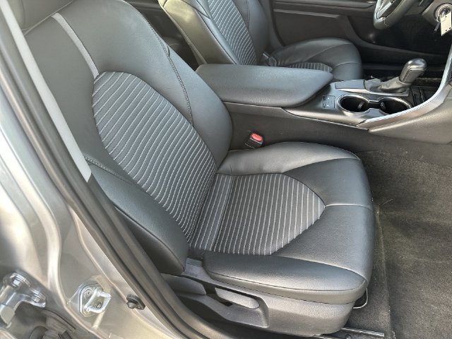 Used 2024  Toyota SE image 33