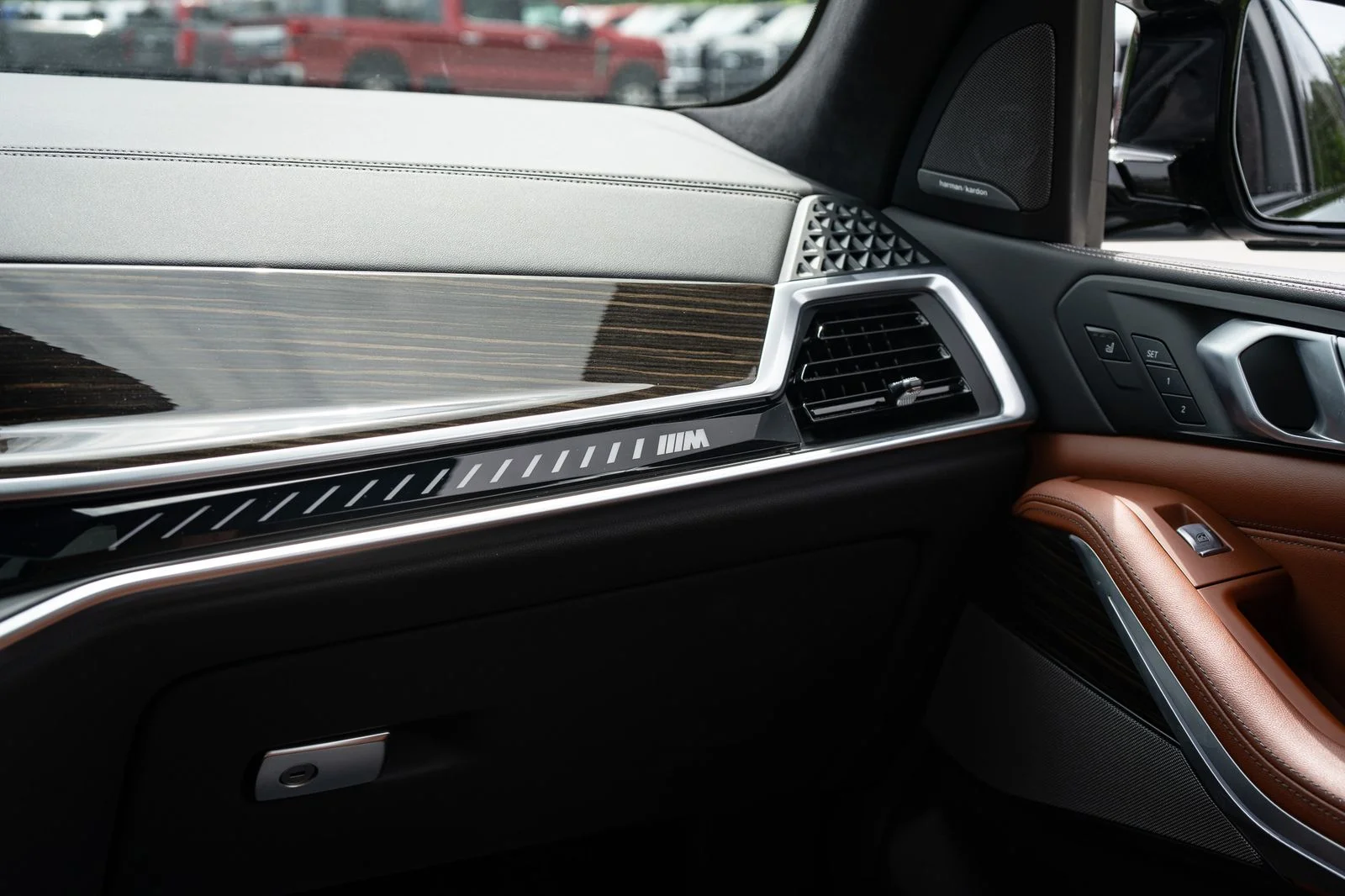 Used 2023 Gray BMW M60i image 41