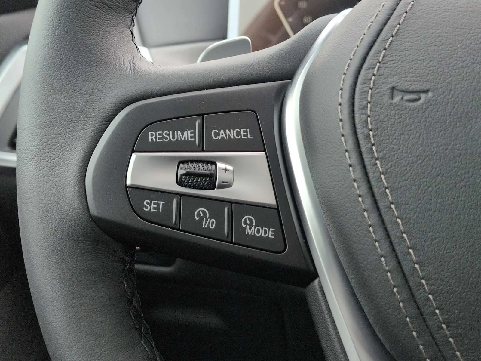 New 2026 Black Sapphire Metallic BMW xDrive40i image 31