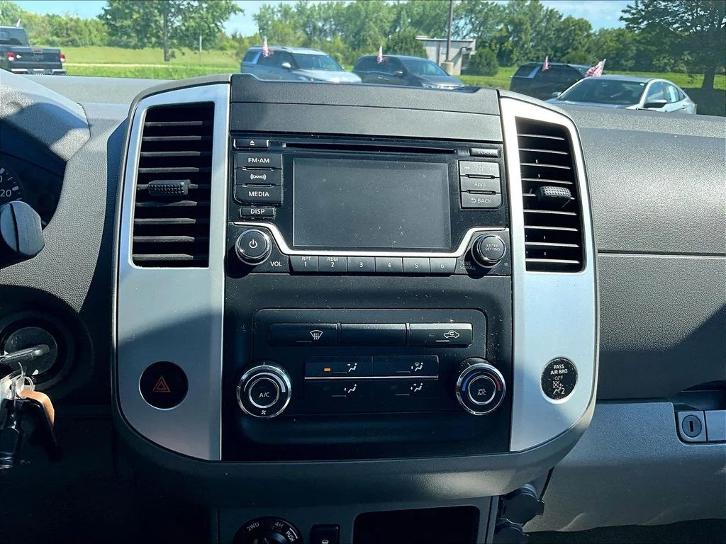Used 2015 Blue Nissan SV image 31