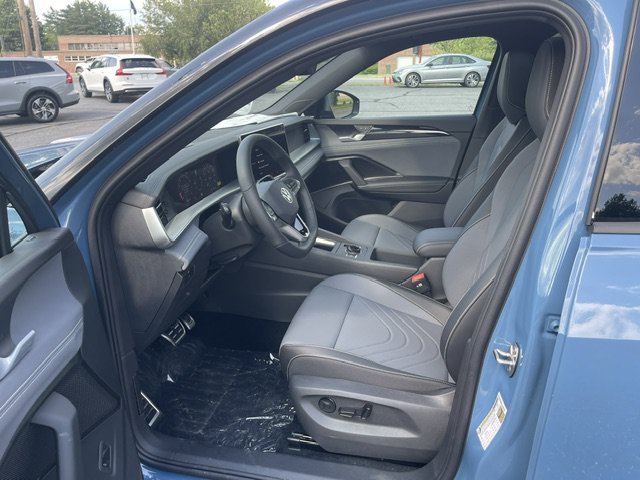 New 2026 Monterey Blue W/Deep Black Roof Volkswagen 2.0T SE R-Line Black image 11
