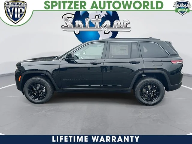New 2026 Diamond Black Crystal Pearl-Coat Exterior Paint Jeep Laredo Altitude image 6