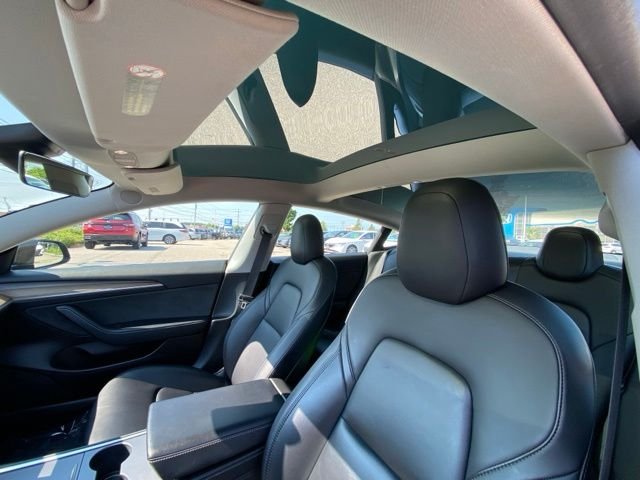 Used 2022  Tesla Long Range image 12