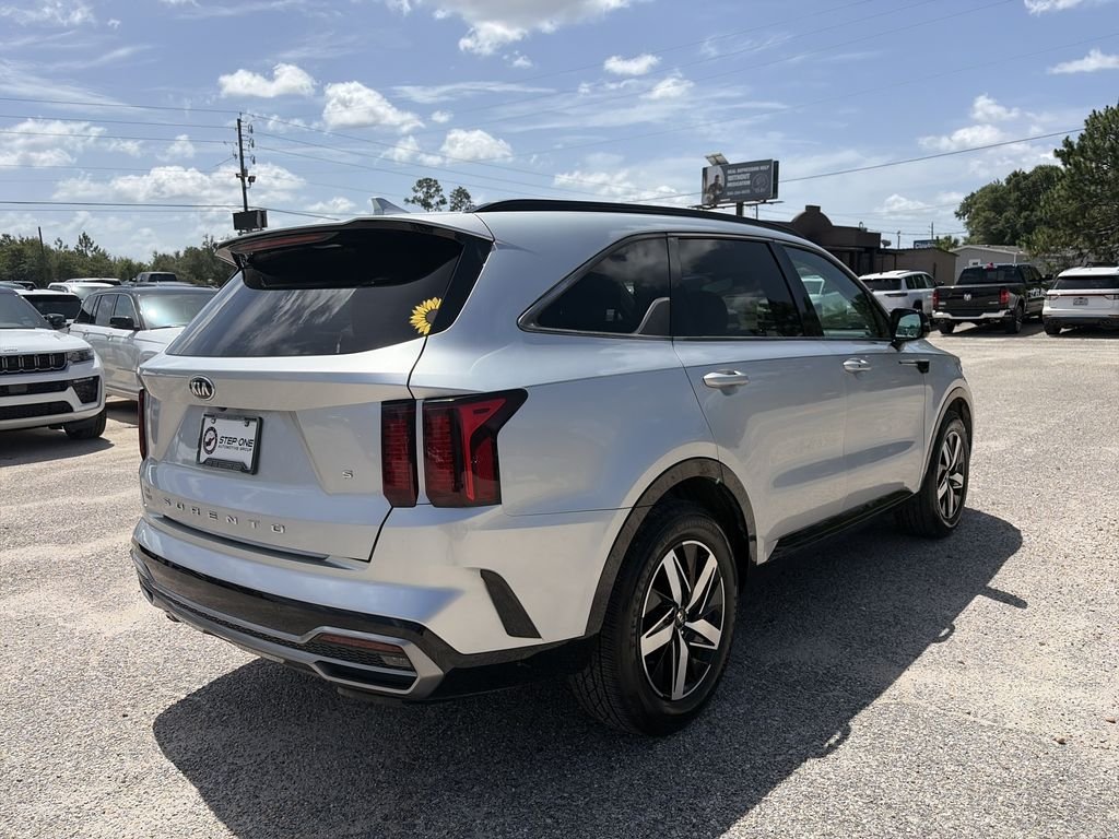 Used 2021 Silver Kia S image 6