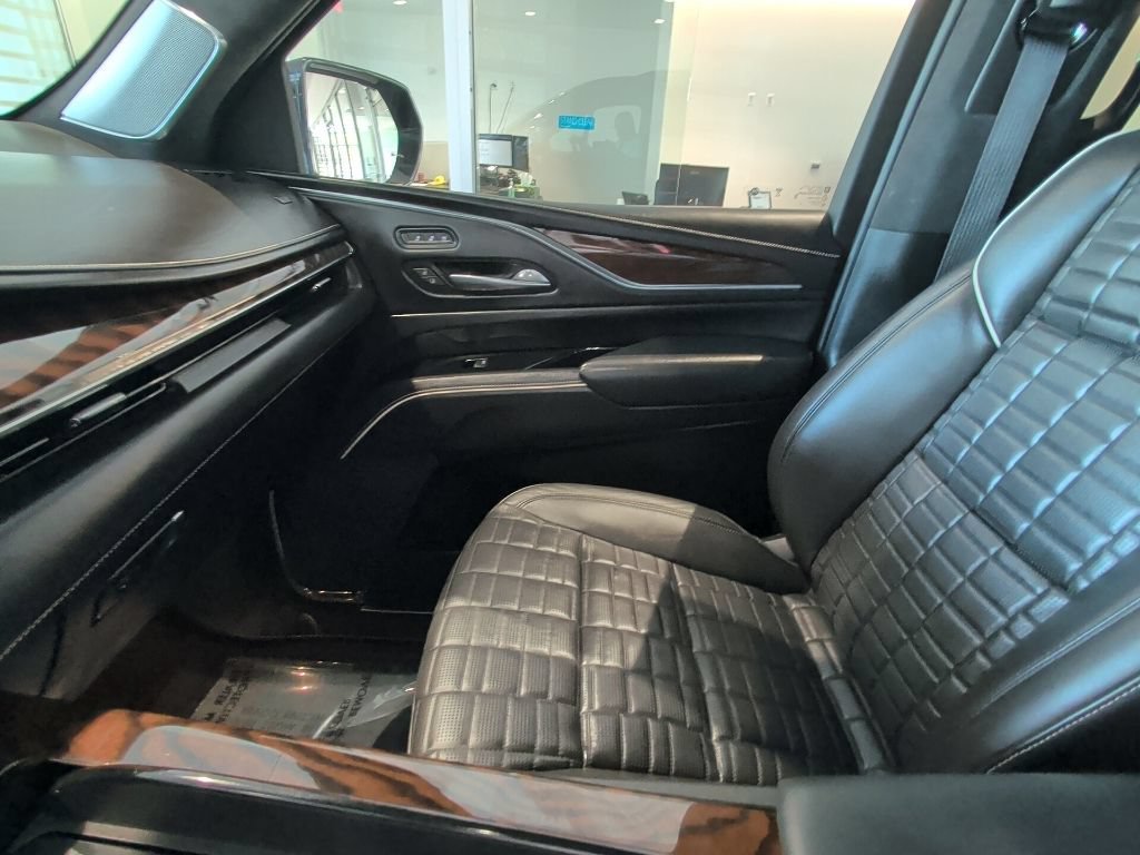 Certified Used 2022 BLACK RAVEN Cadillac Sport Platinum image 17