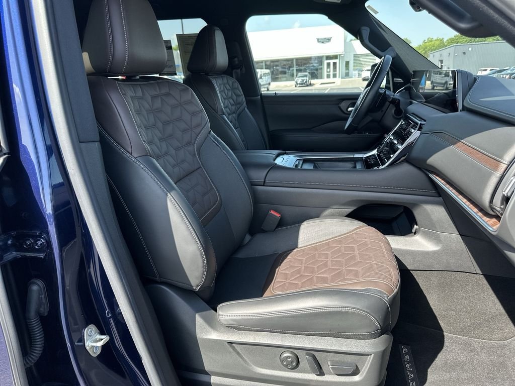 Used 2025 Blue Nissan Platinum image 32