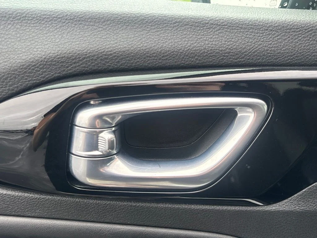 Used 2024 White Jeep Trailhawk image 9