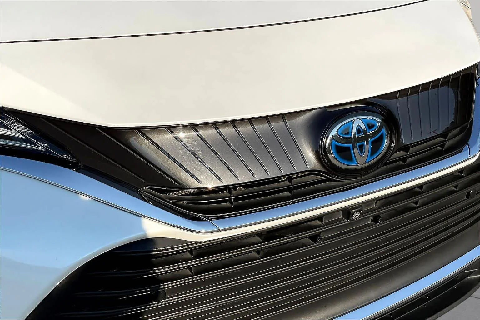 Used 2023 Wind Chill Pearl Toyota Limited image 29