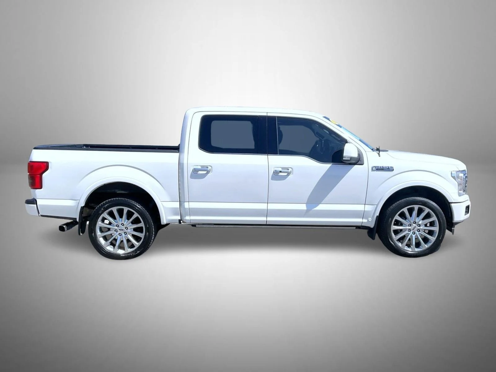 Used 2018 White Ford Limited image 4
