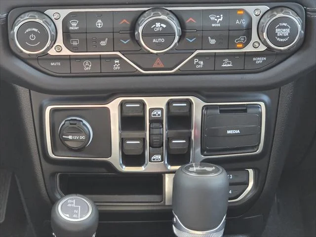 New 2026 Goldilocks Exterior Paint Jeep Sahara image 10