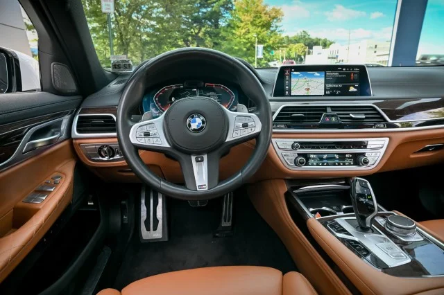 Used 2022 WHITE BMW 750i xDrive image 36