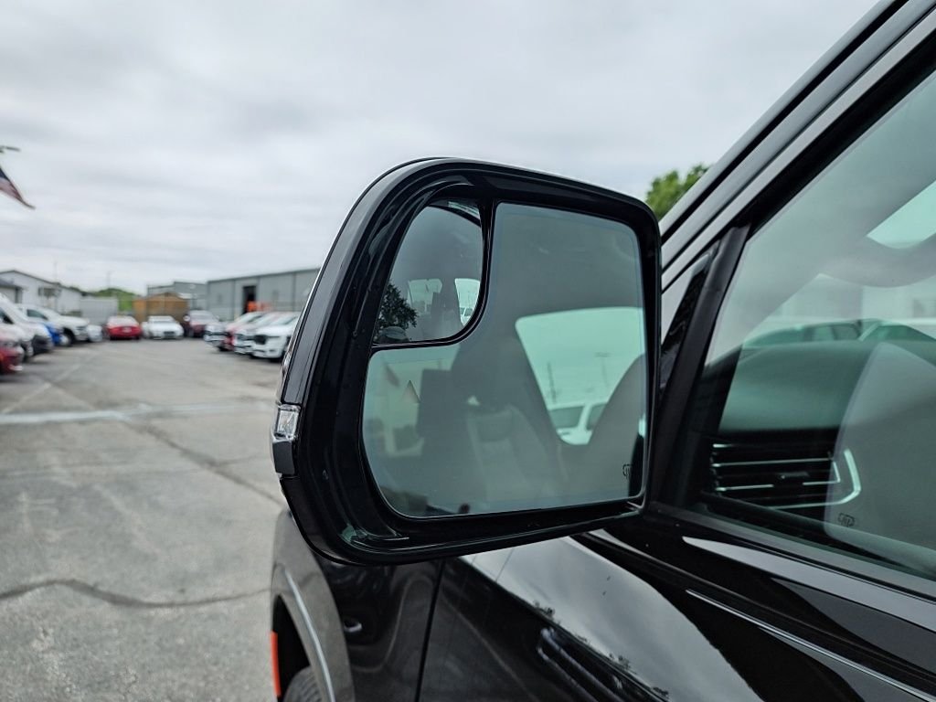 New 2026 High Gloss Black Exterior Paint Jeep Limited Reserve image 14