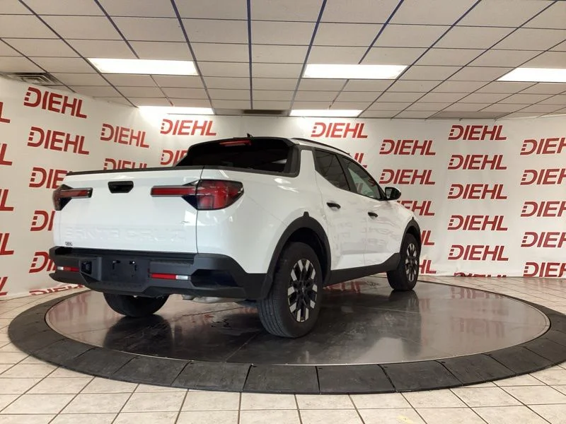 Used 2025 White Hyundai SEL image 7