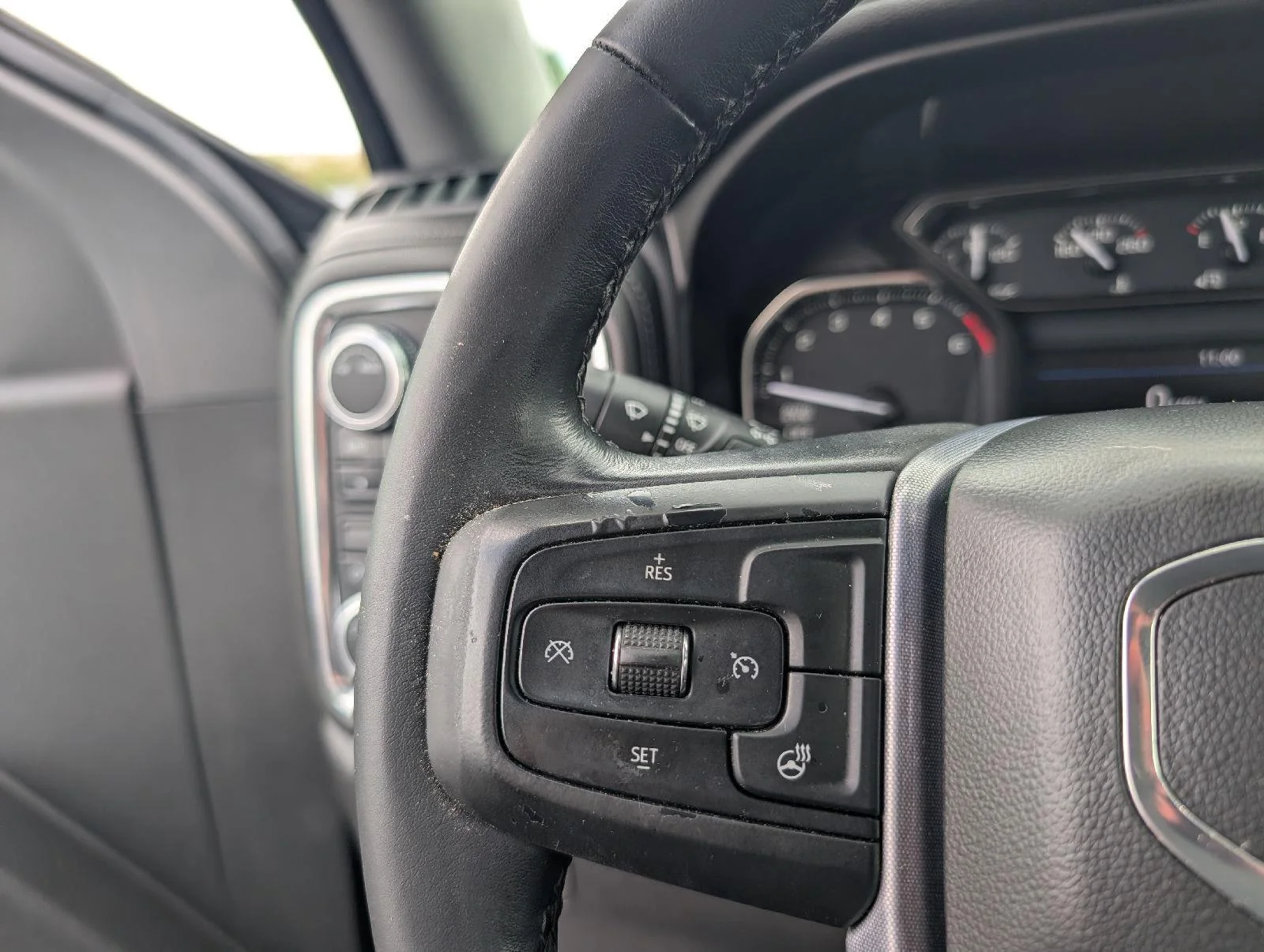 Used 2020 Onyx Black GMC SLE image 11