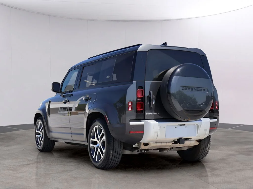 Used 2024 Carpathian Gray Premium Metallic Land Rover S image 5