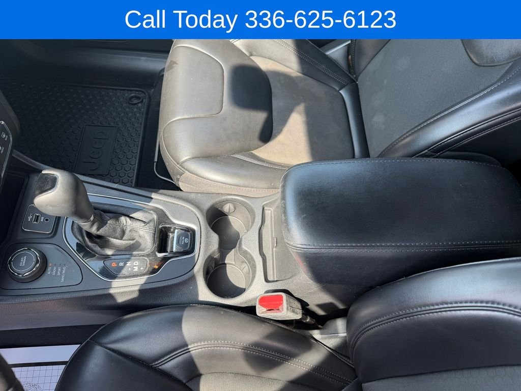 Used 2020 White Jeep Latitude Plus image 22
