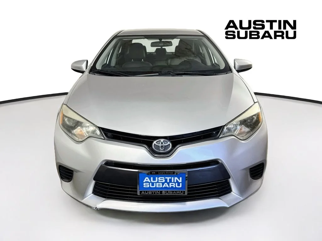 Used 2015 Silver Toyota LE image 2