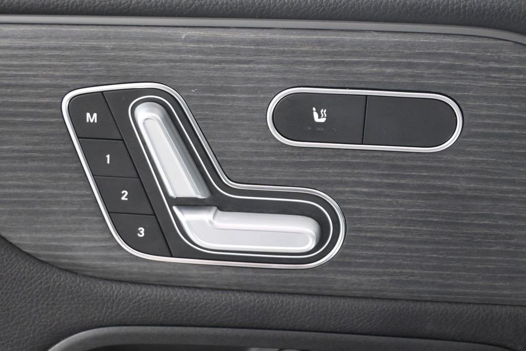 Used 2023 Polar White Mercedes-Benz GLB 250 image 26