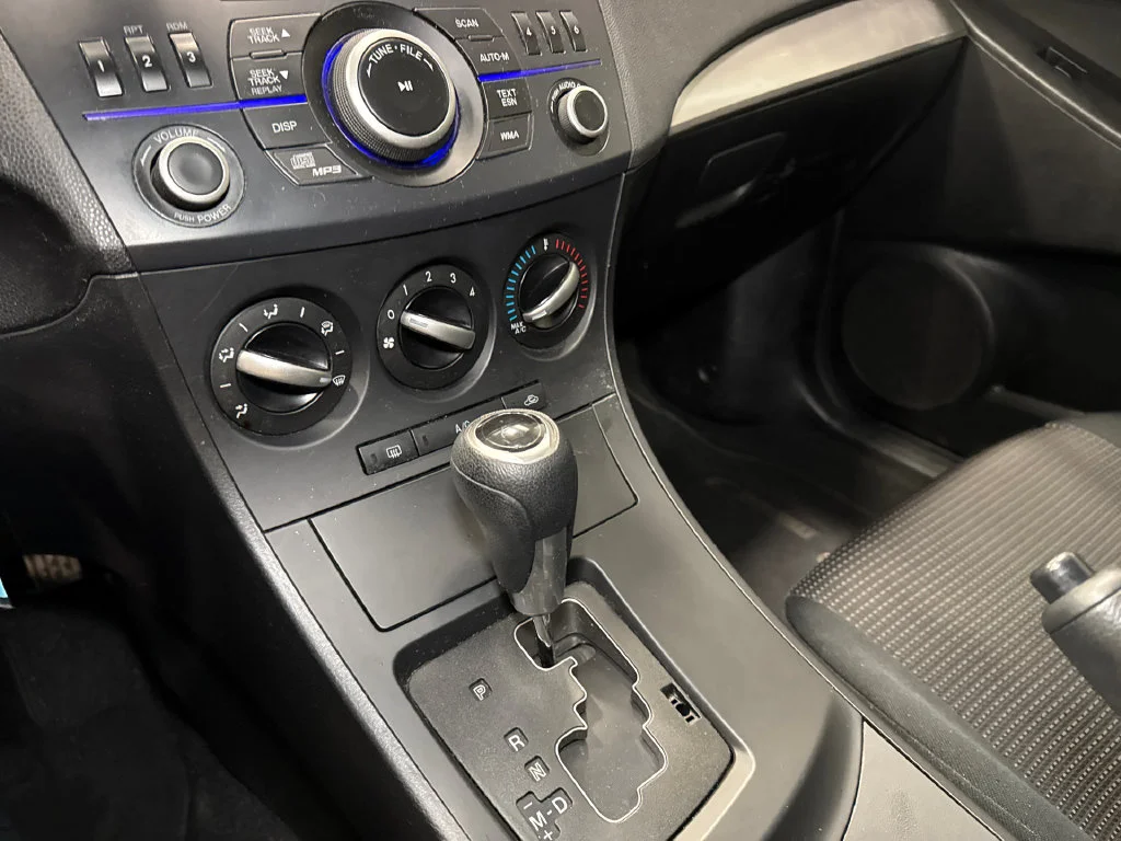 Used 2013 White Mazda i Sport image 16