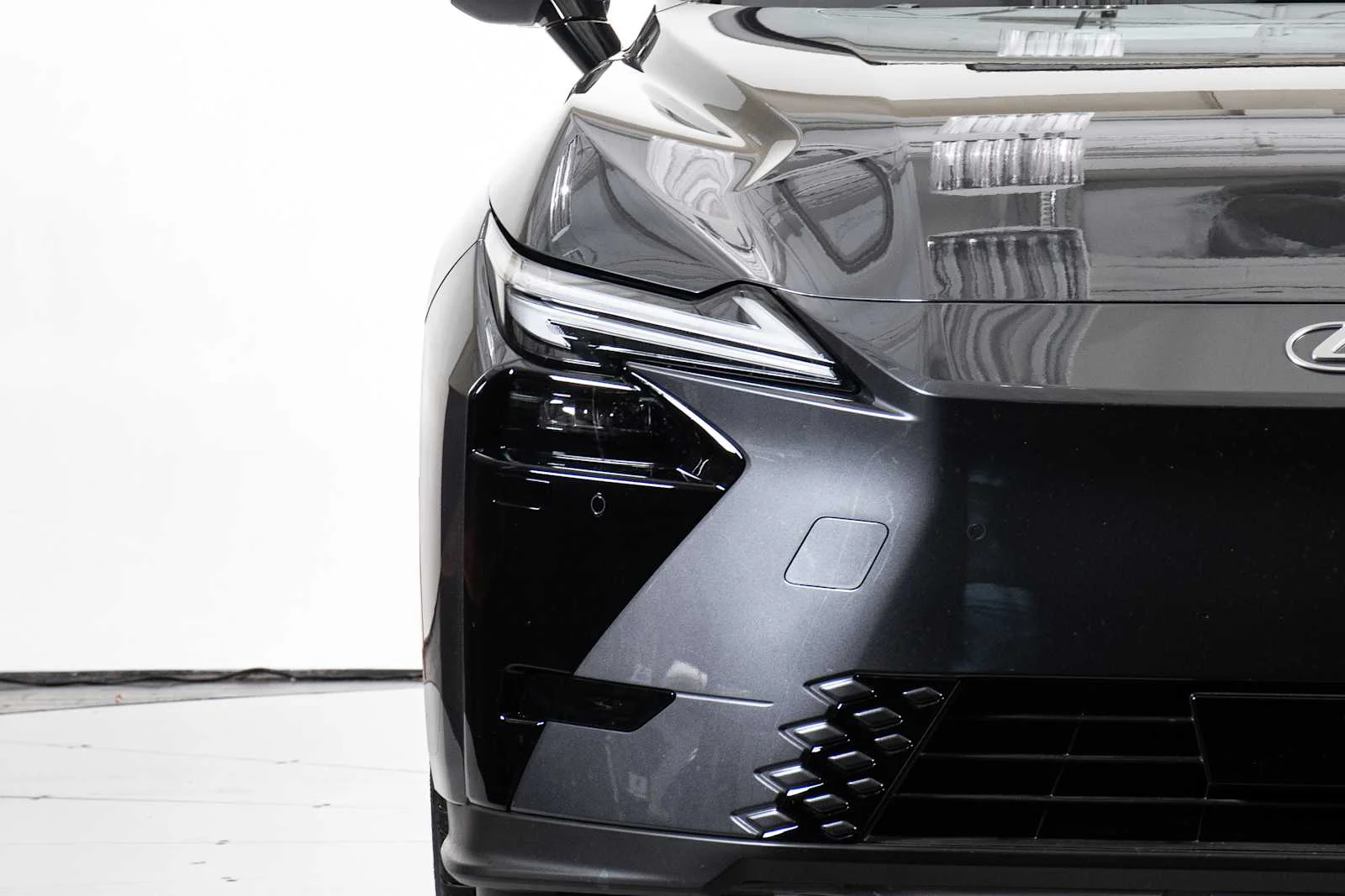 Certified Used 2026 SONIC CHROME Lexus Premium image 9