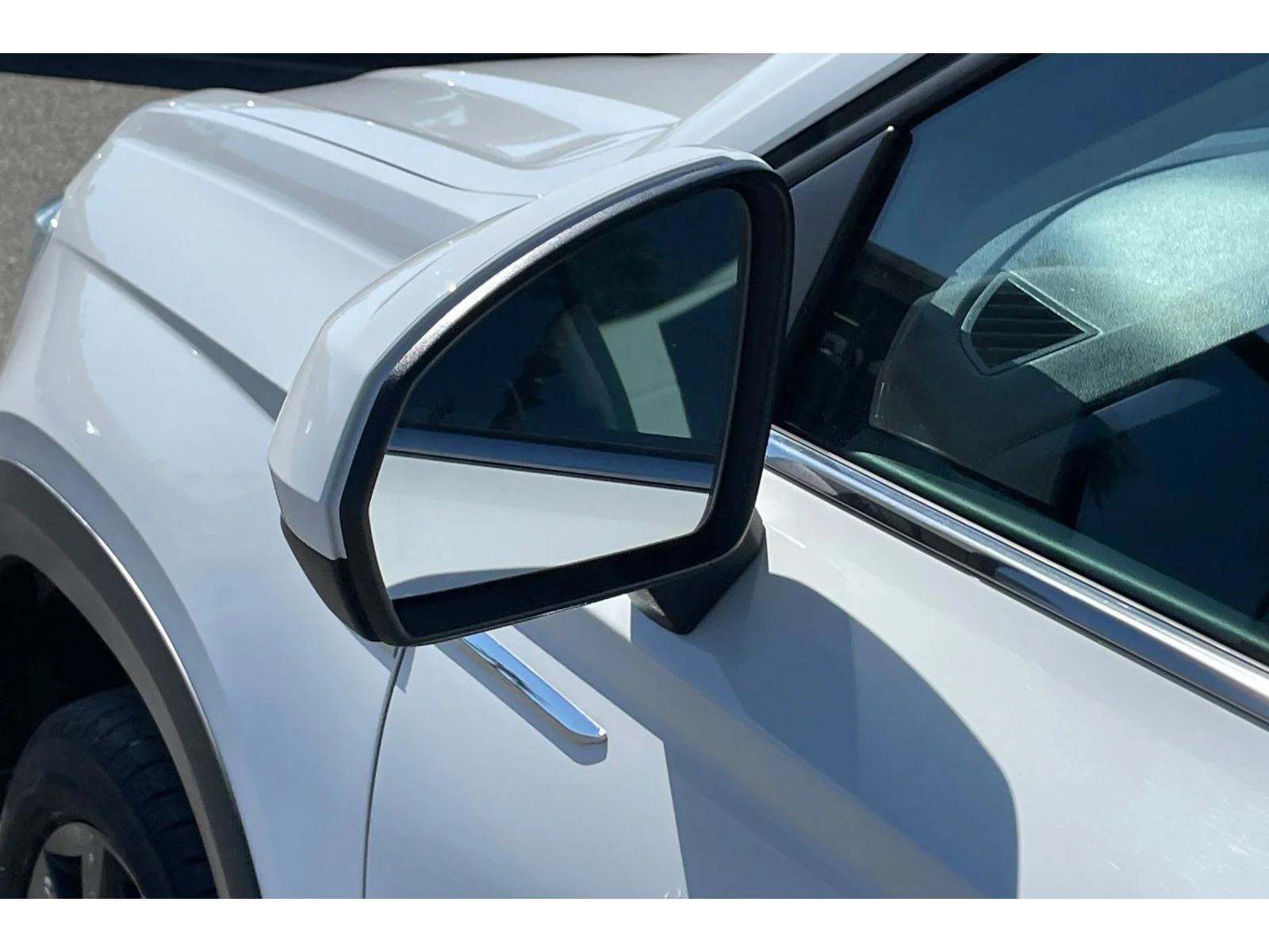 Used 2023 Pure White Volkswagen SE image 47