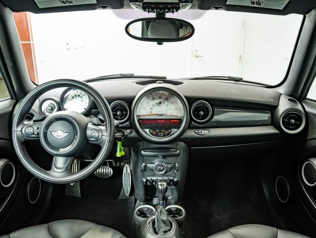 Used 2014 White Silver MINI  image 30