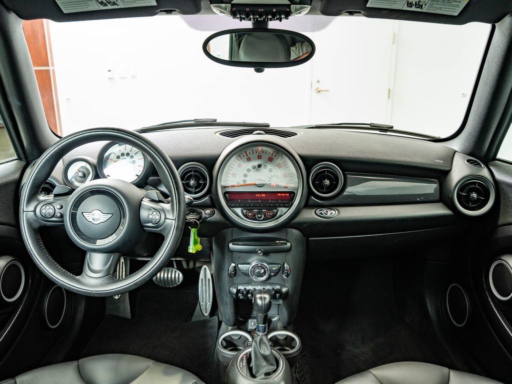 Used 2014 White Silver MINI  image 30