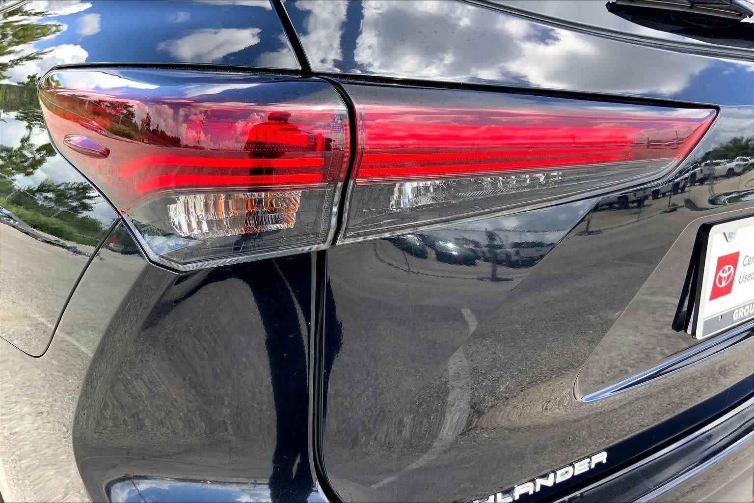 Used 2025 Midnight Black Metallic Toyota LE image 28
