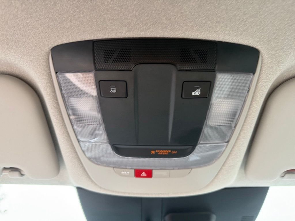 Used 2023 Cityscape Green Kia Wind image 26